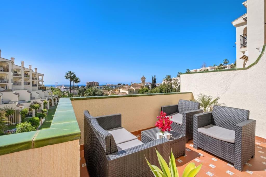 Amazing With Sea View & Big Terrace Apartamento Mijas