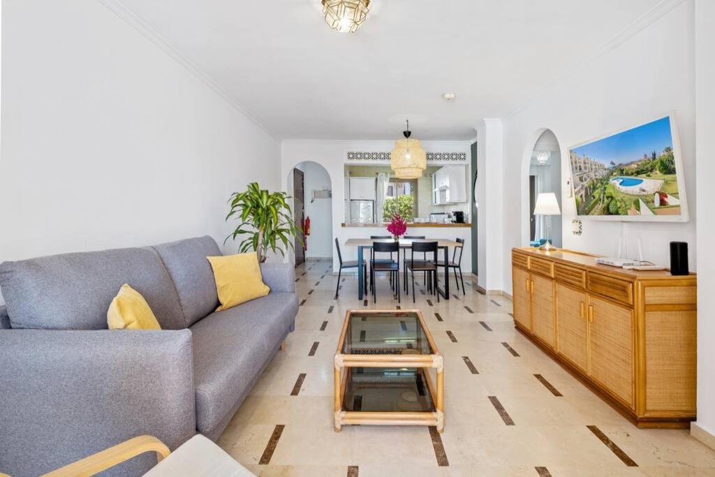 Amazing With Sea View & Big Terrace Apartamento Mijas